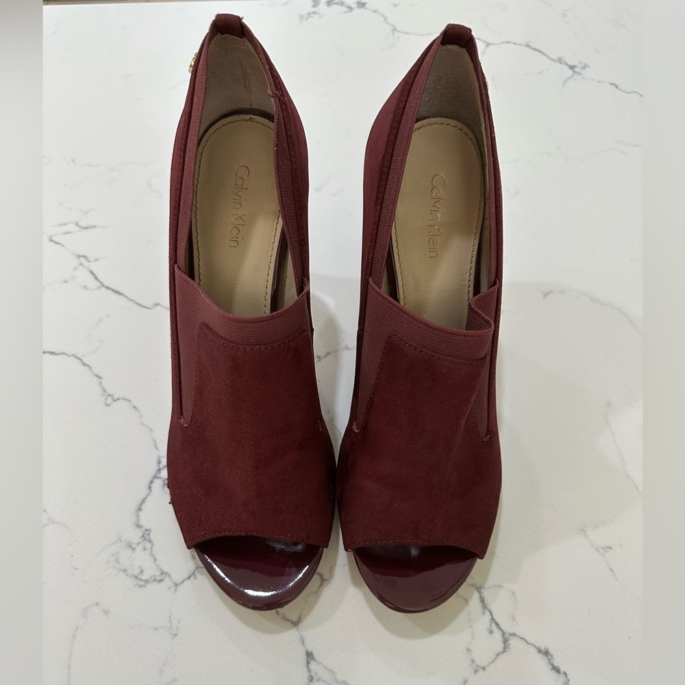 Calvin Klein Suede Women's Burgundy Peep Toe Heels Size 8.5 - Picture 1 of 6